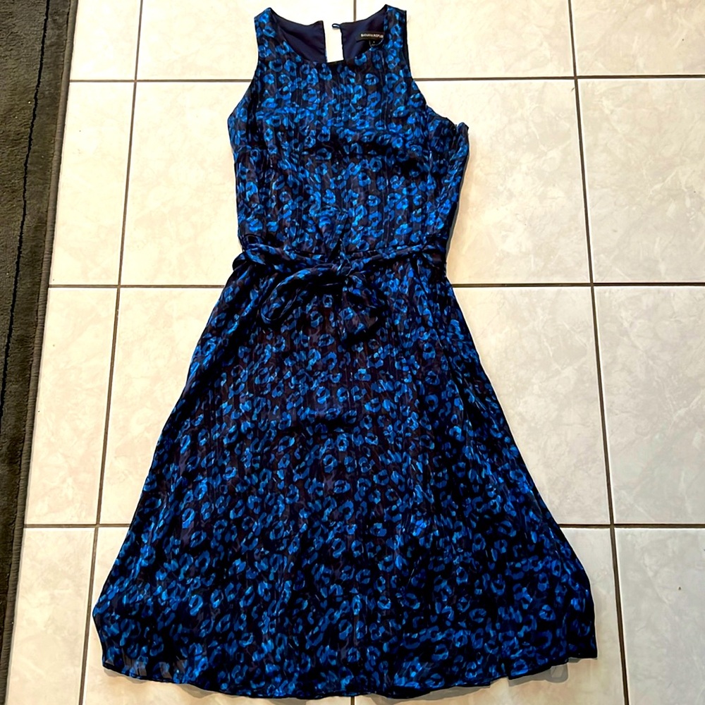 Stunning vintage blue floral dress soft almost feels like silk material